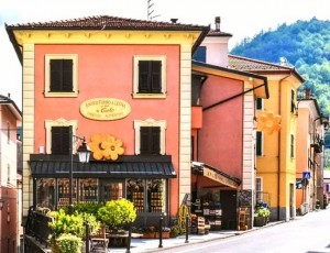 Raffaella Stracca Facciate Dipinte Decorazioni e Restauri Facciate Realizzate a Montebruno Genova ~3